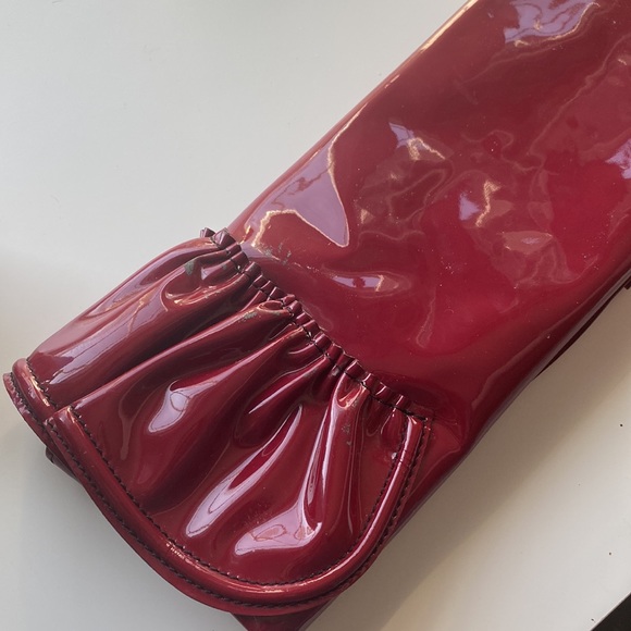 Vintage Burgundy Valentino clutch with a ruffled detail on front and back - Picture 4 of 6